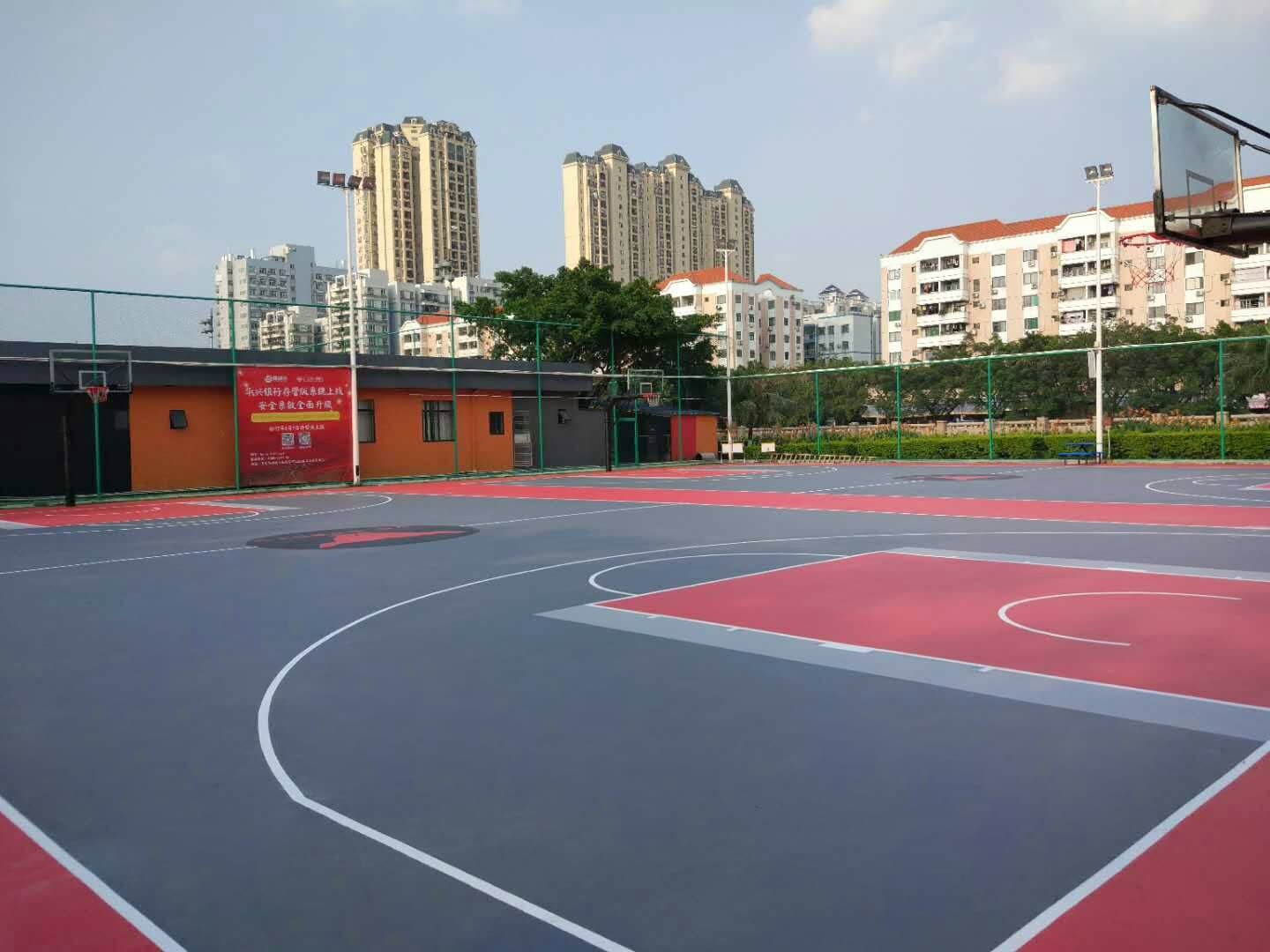 塑膠籃球場(chǎng)多少錢(qián)一平米品質(zhì)如何選擇