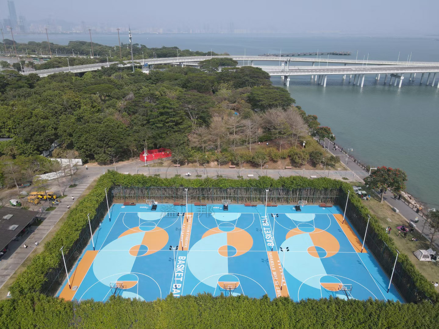 建一個(gè)籃球場(chǎng)需要多少錢，選擇什么材質(zhì)，2023溢邦體育給您透徹回答